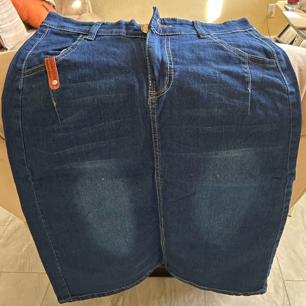 The Fashion Jeans Premium Denim size Large for Skinny with Belt included - Picture 11 of 12